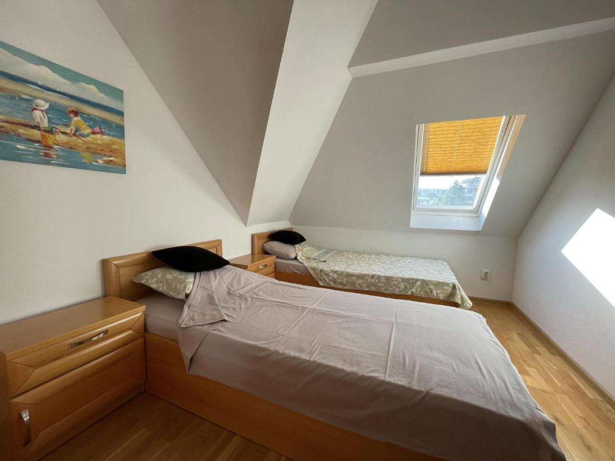Stunning 2-Bed Apartment In Sea Resort Varna セインツ・コンスタンティン＆ヘレナ エクステリア 写真